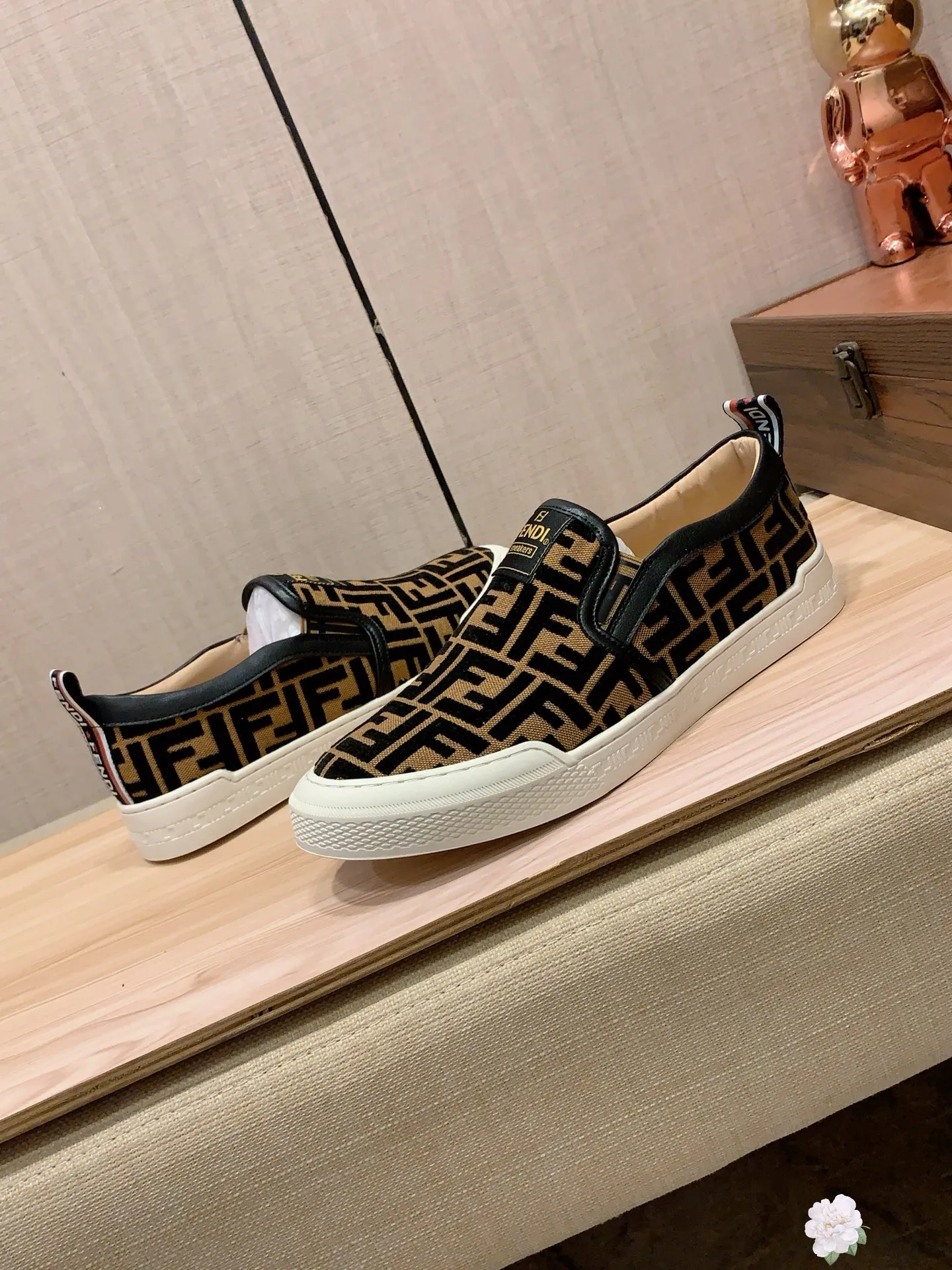 Men's men's shoes💰380💰💰🎩🎩[Lightning][Lightning] "FENDI*" The latest and most popular casual shoes, top brand [Seduce] luxury~purchase, top~quality. [Strong] The upper is made of imported breathable cloth fabric with cowhide material ➕ breathable sheepskin feet (•) and fine workmanship. The original stylish and stylish soft rubber wear-resistant and non-slip outsole is light and comfortable on the feet. The real thing looks better when photographed. No. 2291: code: 38-44, 3️⃣ colors selected